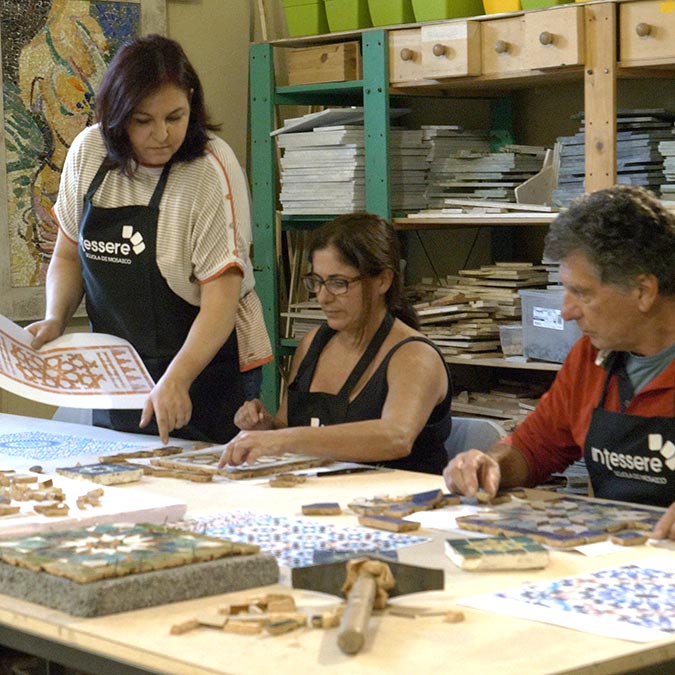 Group of students studying the Moroccan mosaic at In tessere School in Italy