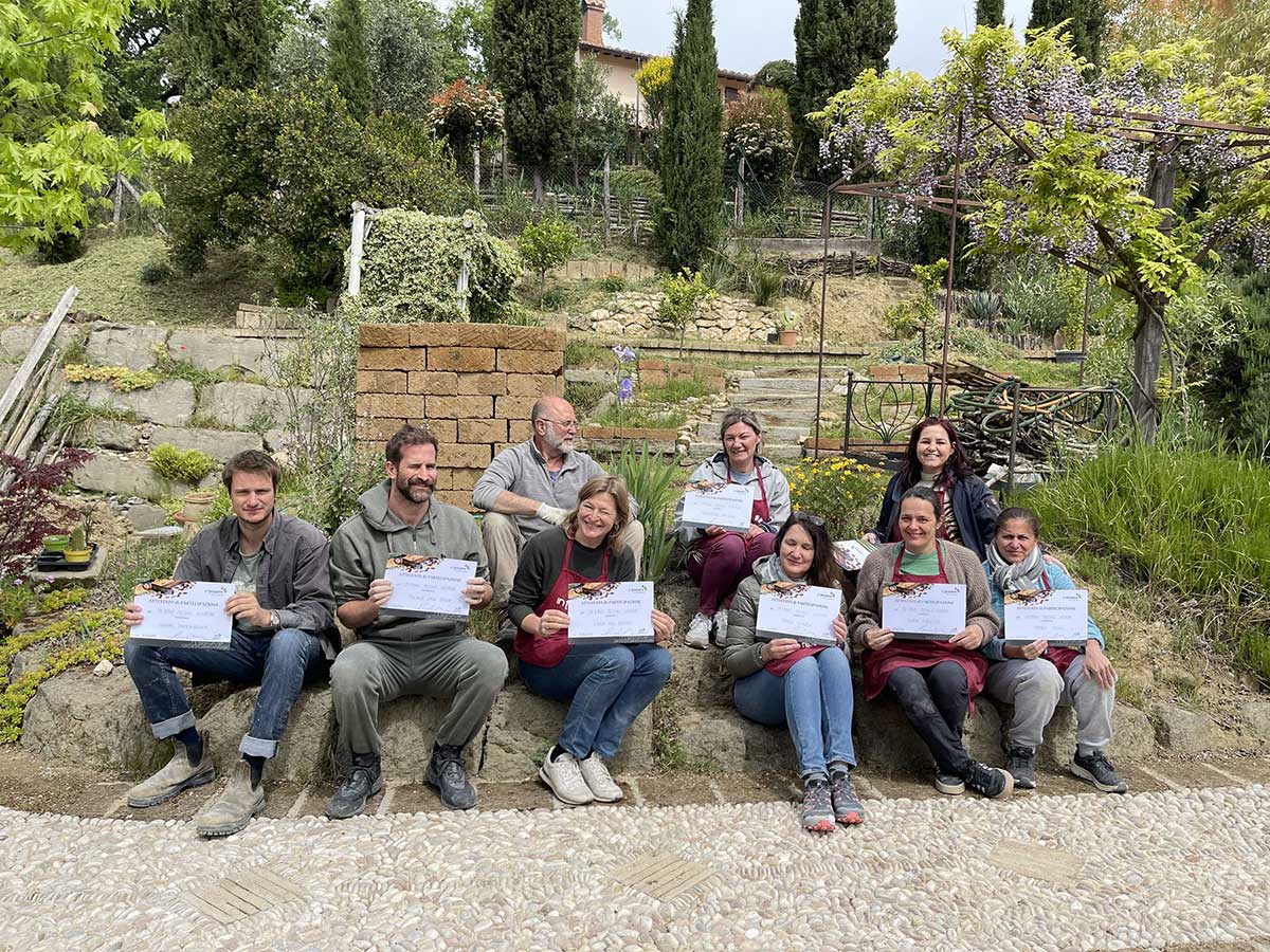 Cours en group de calade mosaïque de galets